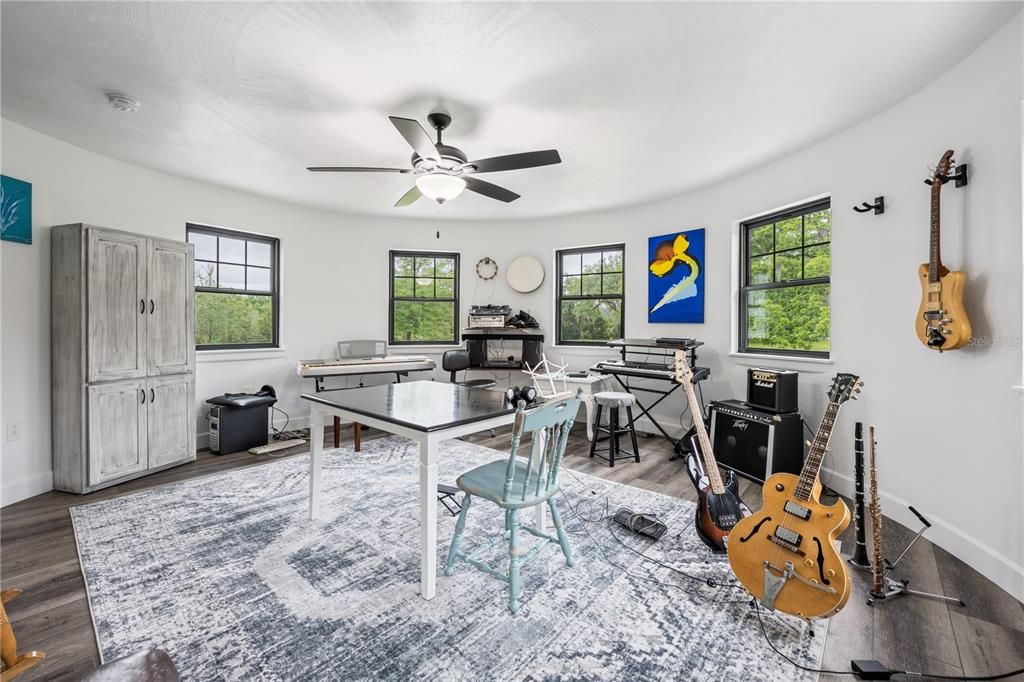 待售: $1,300,000 (6 贝兹, 5 浴室, 3647 平方英尺)