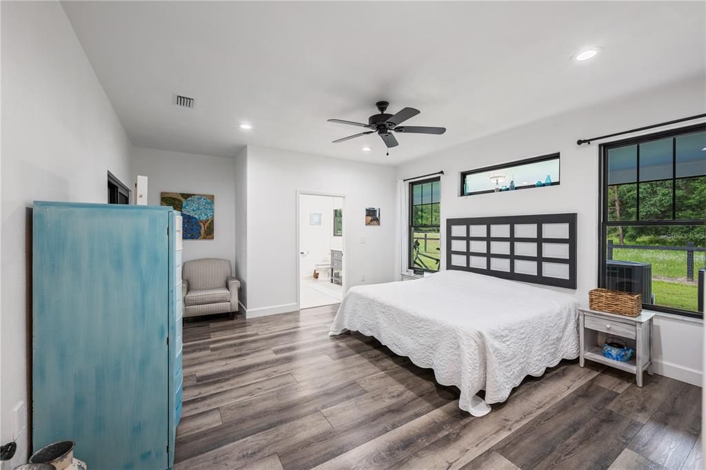 待售: $1,300,000 (6 贝兹, 5 浴室, 3647 平方英尺)