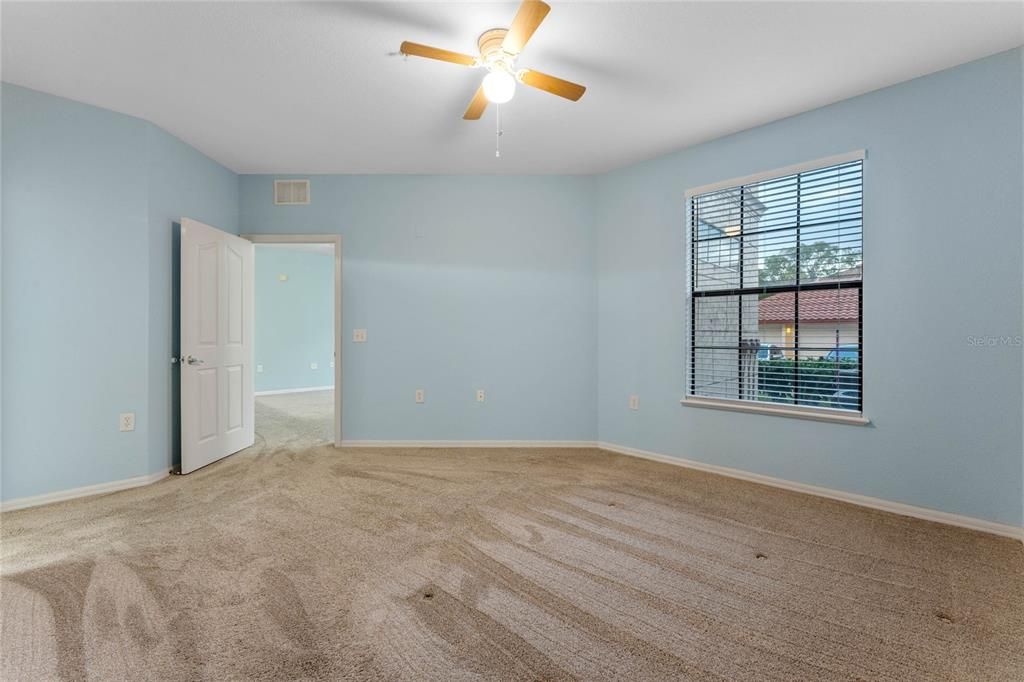 合同活跃: $1,595 (2 贝兹, 2 浴室, 1124 平方英尺)