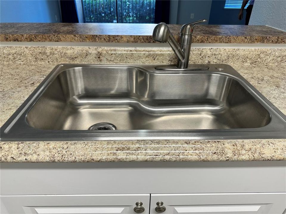 合同活跃: $1,595 (2 贝兹, 2 浴室, 1124 平方英尺)