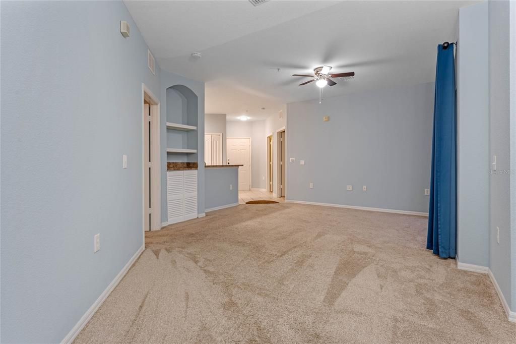 合同活跃: $1,595 (2 贝兹, 2 浴室, 1124 平方英尺)