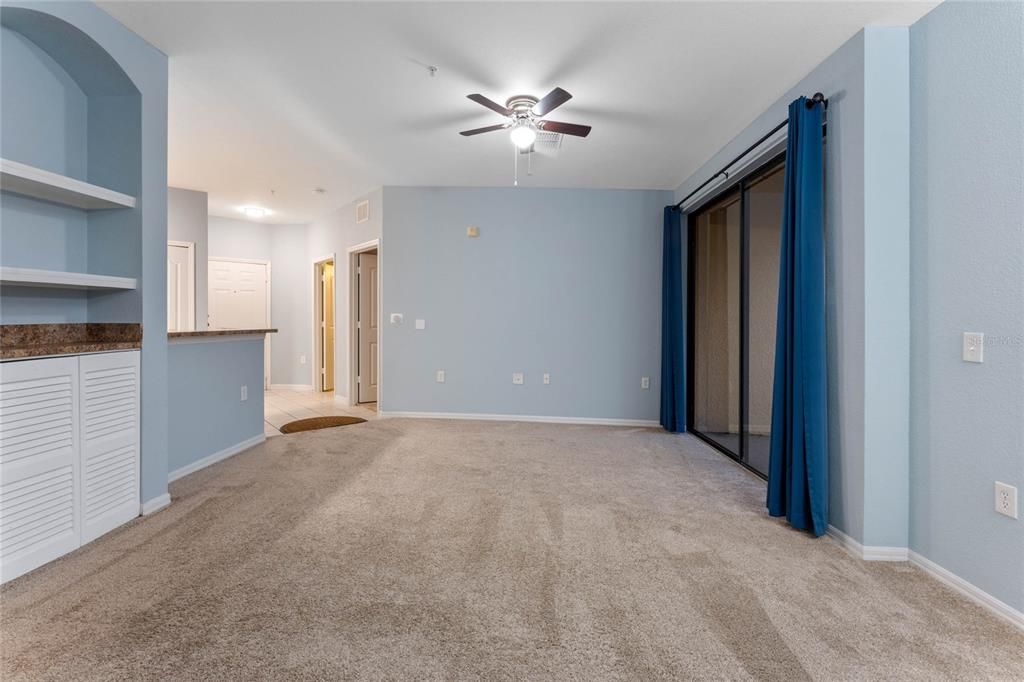 合同活跃: $1,595 (2 贝兹, 2 浴室, 1124 平方英尺)