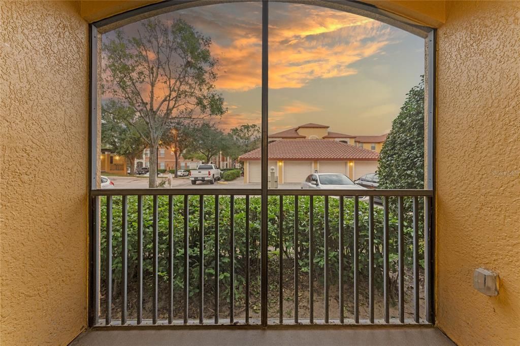 合同活跃: $1,595 (2 贝兹, 2 浴室, 1124 平方英尺)