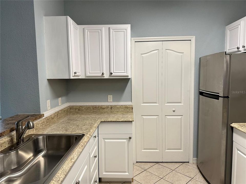 合同活跃: $1,595 (2 贝兹, 2 浴室, 1124 平方英尺)