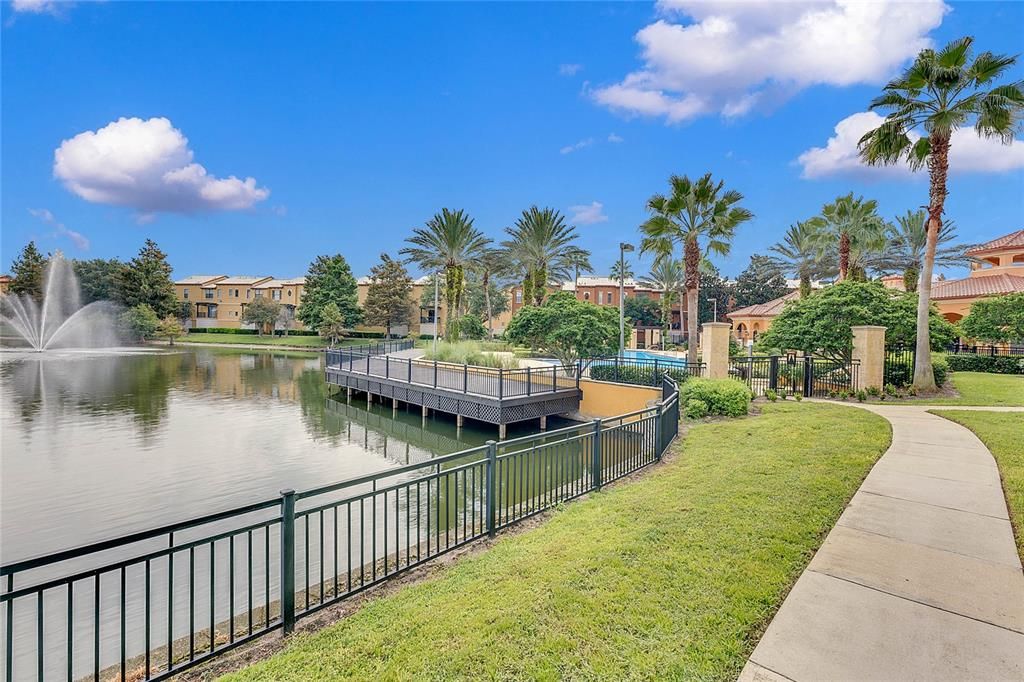 合同活跃: $1,595 (2 贝兹, 2 浴室, 1124 平方英尺)