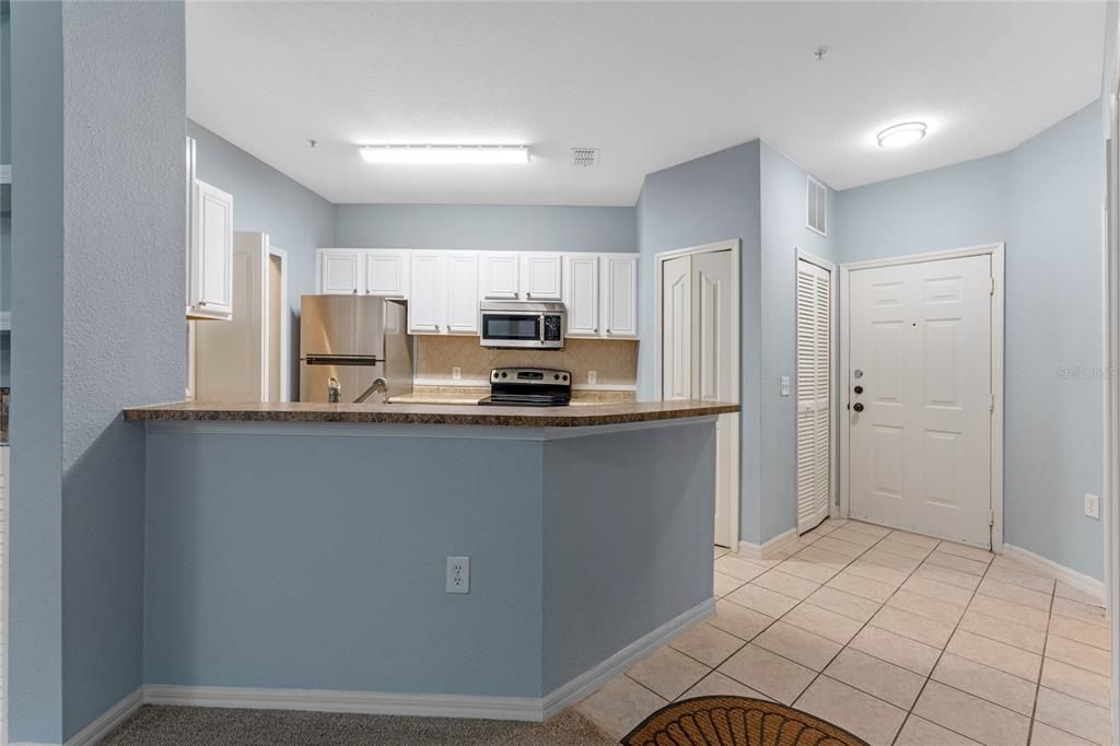 合同活跃: $1,595 (2 贝兹, 2 浴室, 1124 平方英尺)