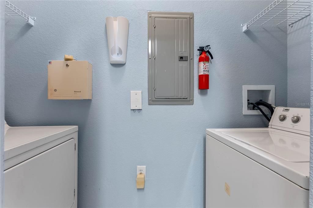 合同活跃: $1,595 (2 贝兹, 2 浴室, 1124 平方英尺)