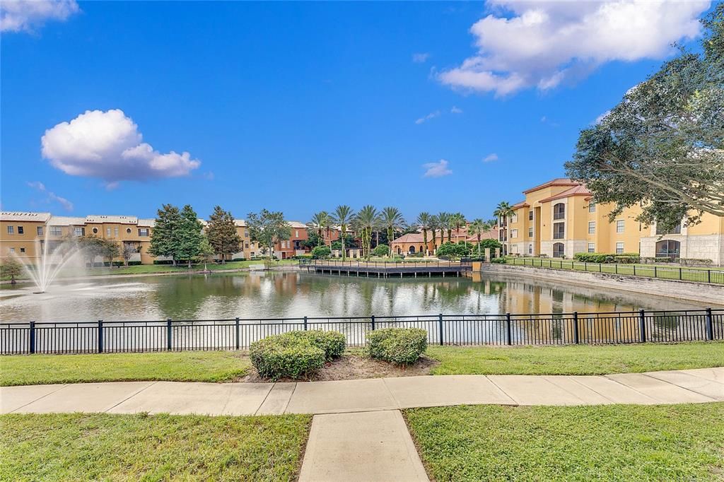 合同活跃: $1,595 (2 贝兹, 2 浴室, 1124 平方英尺)