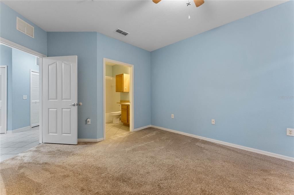 合同活跃: $1,595 (2 贝兹, 2 浴室, 1124 平方英尺)