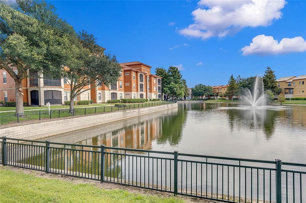 合同活跃: $1,595 (2 贝兹, 2 浴室, 1124 平方英尺)