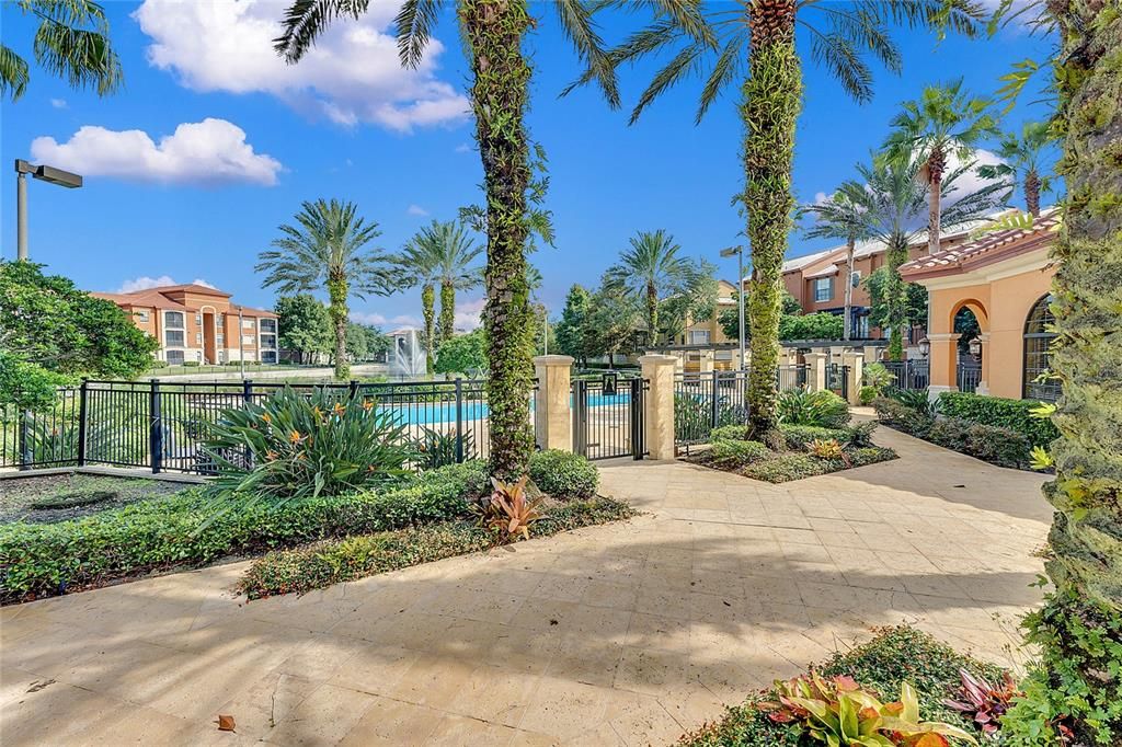 合同活跃: $1,595 (2 贝兹, 2 浴室, 1124 平方英尺)