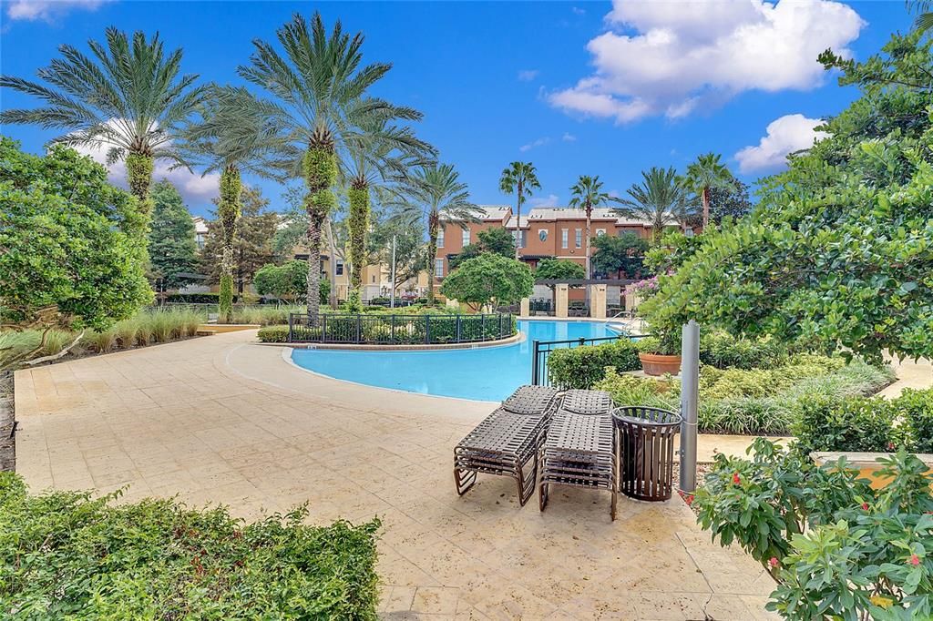 合同活跃: $1,595 (2 贝兹, 2 浴室, 1124 平方英尺)