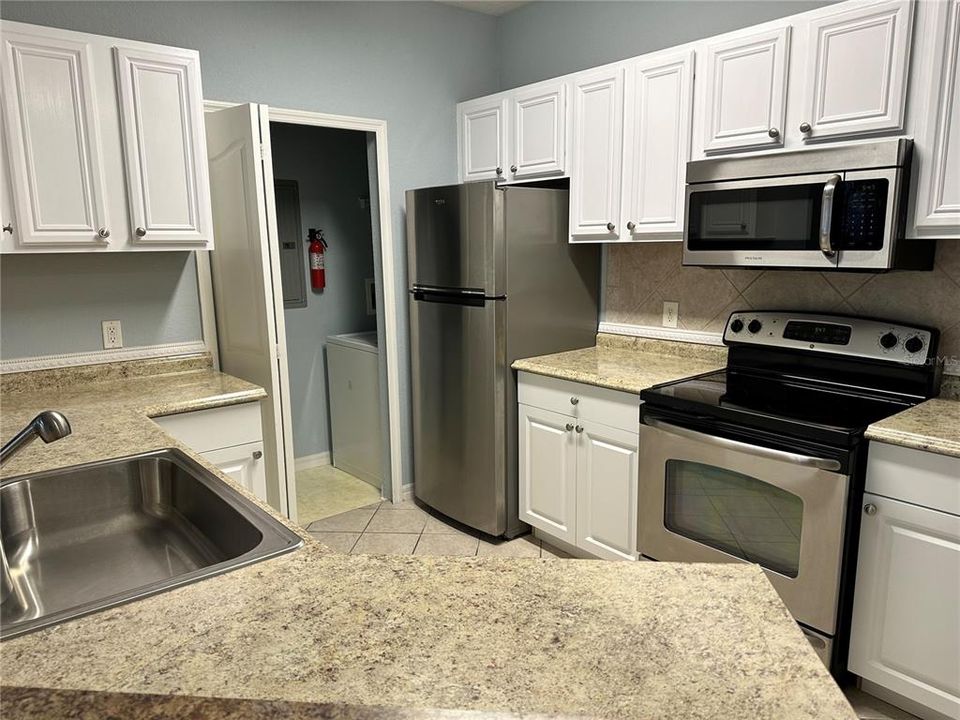 合同活跃: $1,595 (2 贝兹, 2 浴室, 1124 平方英尺)