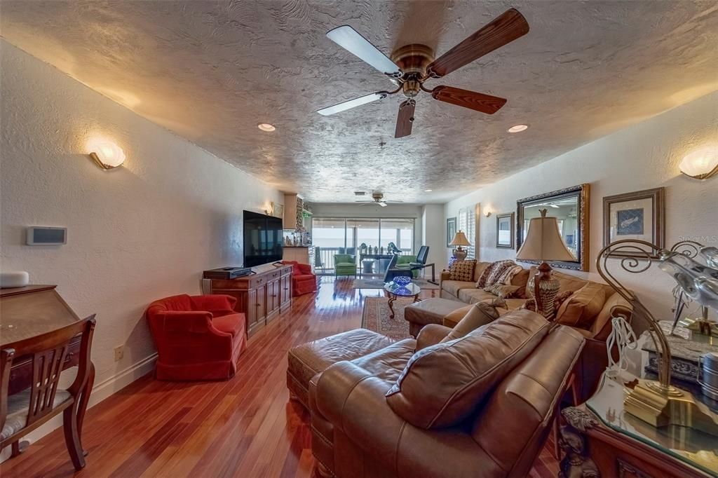 待售: $3,995,000 (8 贝兹, 6 浴室, 5580 平方英尺)