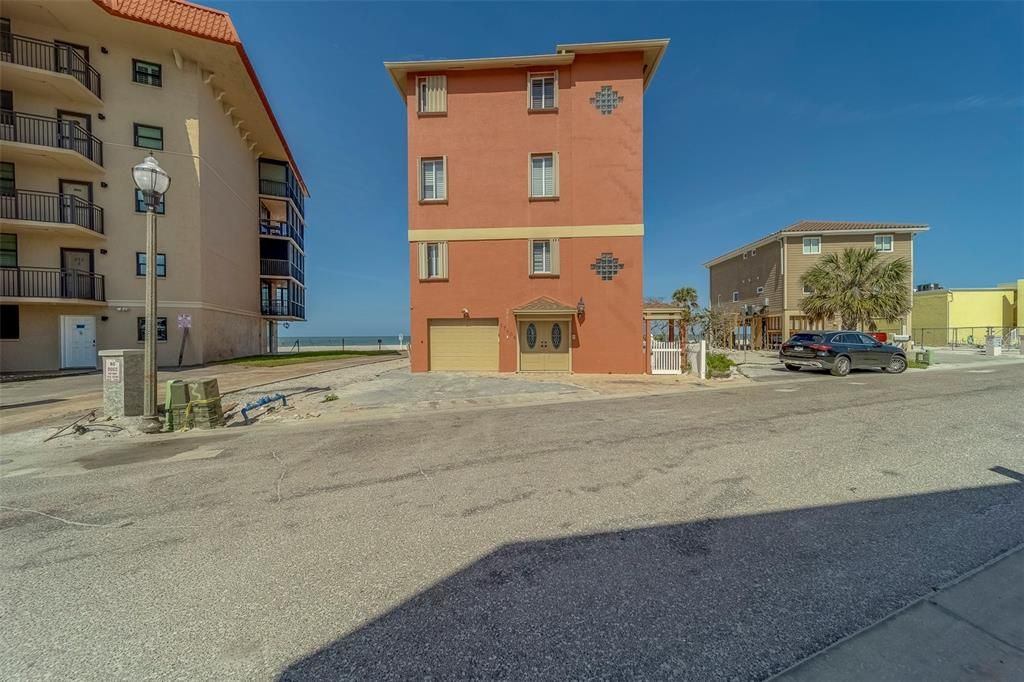 待售: $3,995,000 (8 贝兹, 6 浴室, 5580 平方英尺)