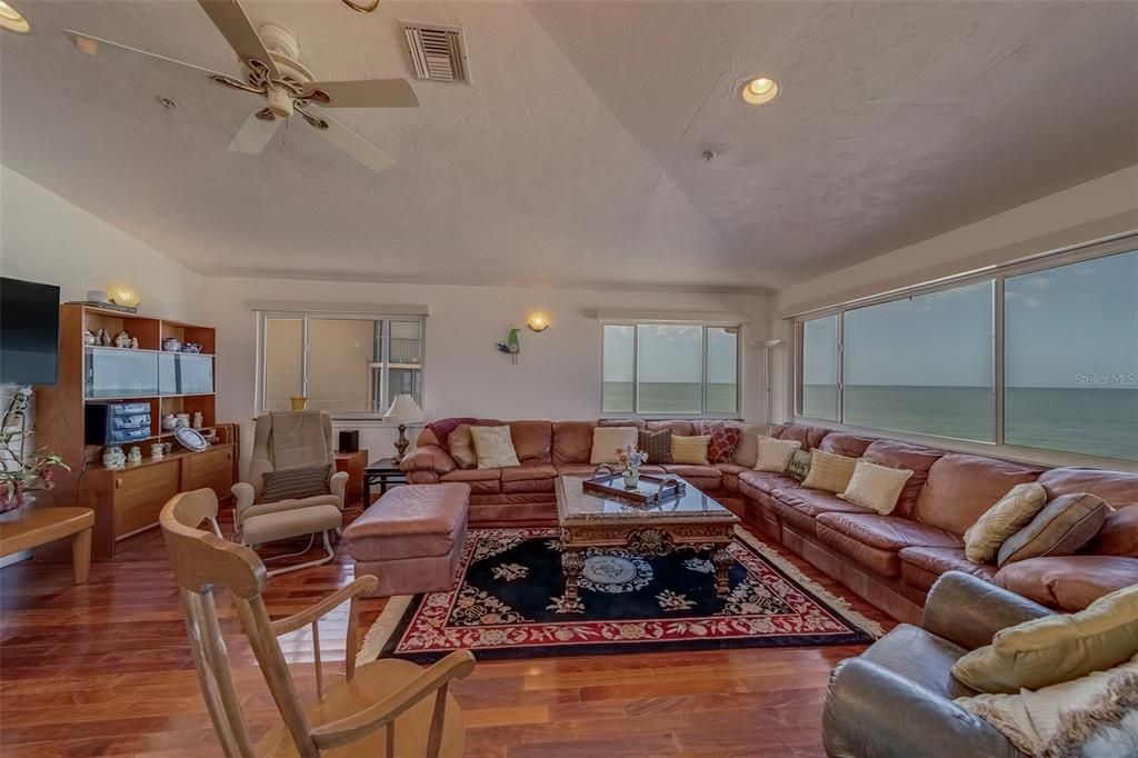 待售: $3,995,000 (8 贝兹, 6 浴室, 5580 平方英尺)