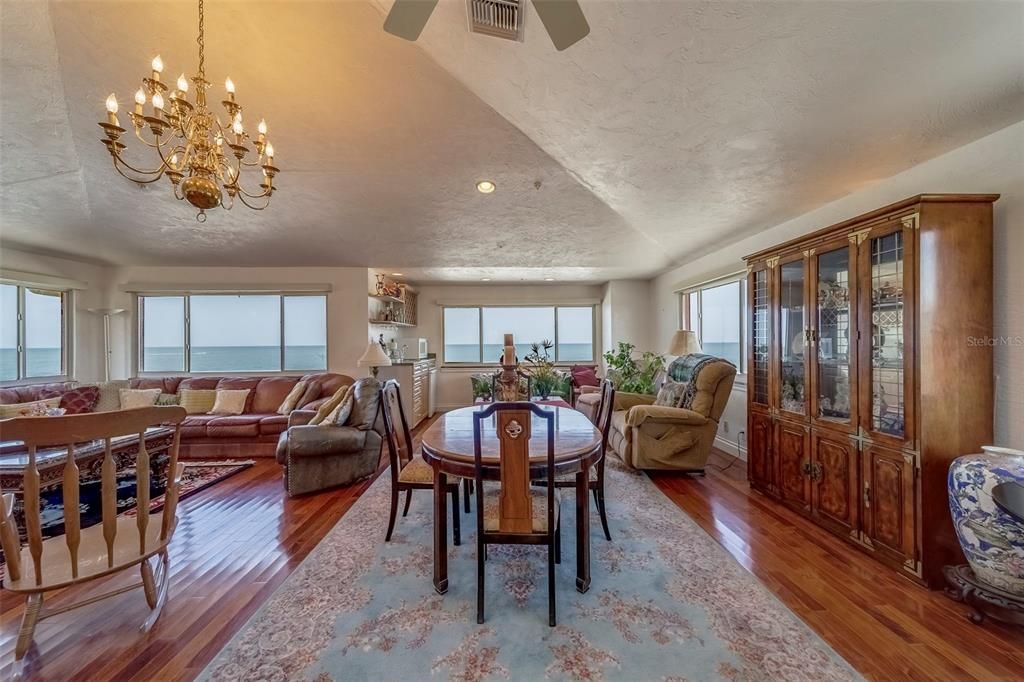 待售: $3,995,000 (8 贝兹, 6 浴室, 5580 平方英尺)