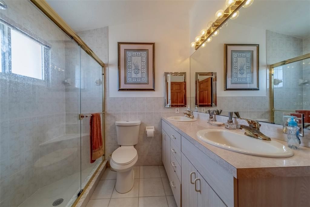 待售: $3,995,000 (8 贝兹, 6 浴室, 5580 平方英尺)