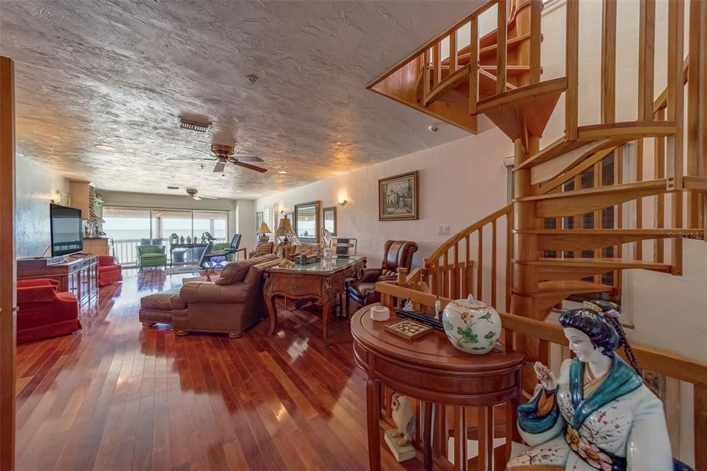 待售: $3,995,000 (8 贝兹, 6 浴室, 5580 平方英尺)