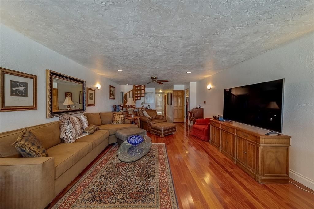 待售: $3,995,000 (8 贝兹, 6 浴室, 5580 平方英尺)