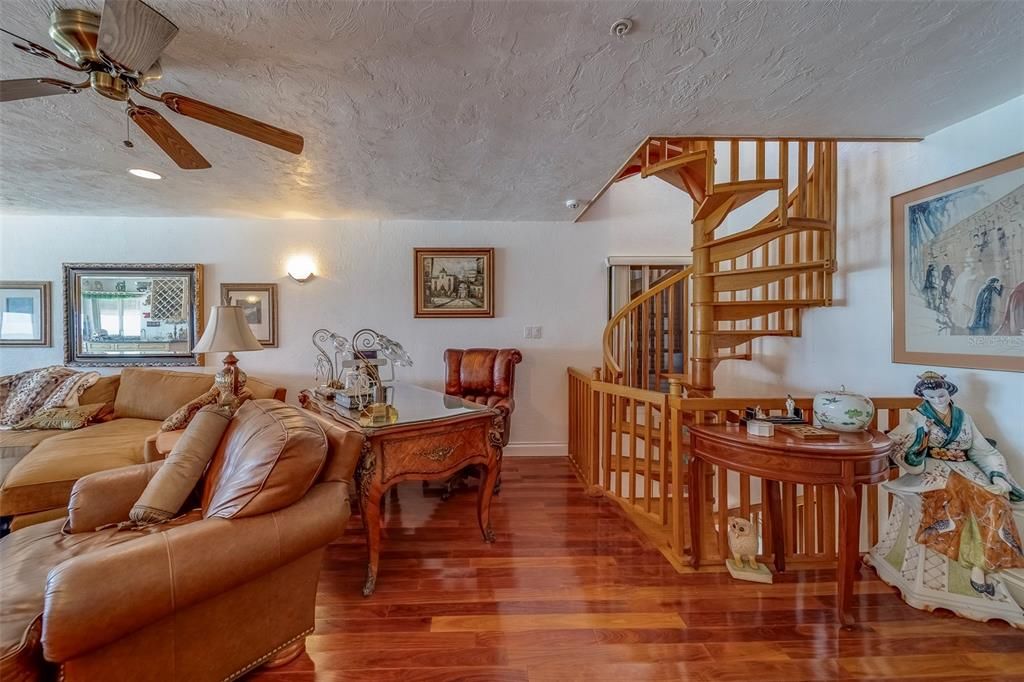 待售: $3,995,000 (8 贝兹, 6 浴室, 5580 平方英尺)