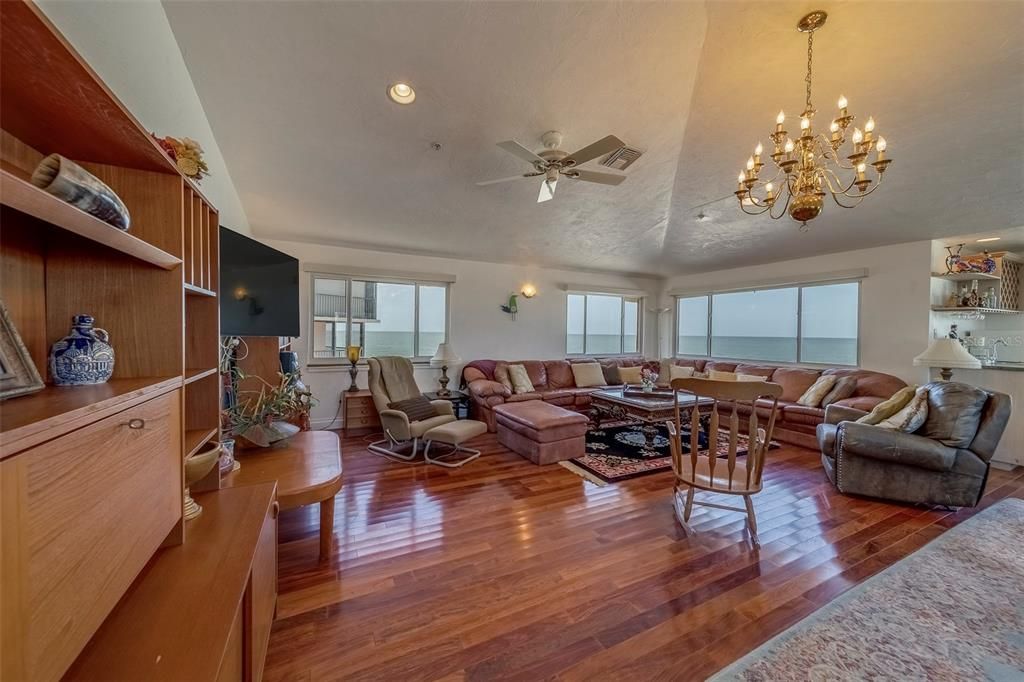 待售: $3,995,000 (8 贝兹, 6 浴室, 5580 平方英尺)