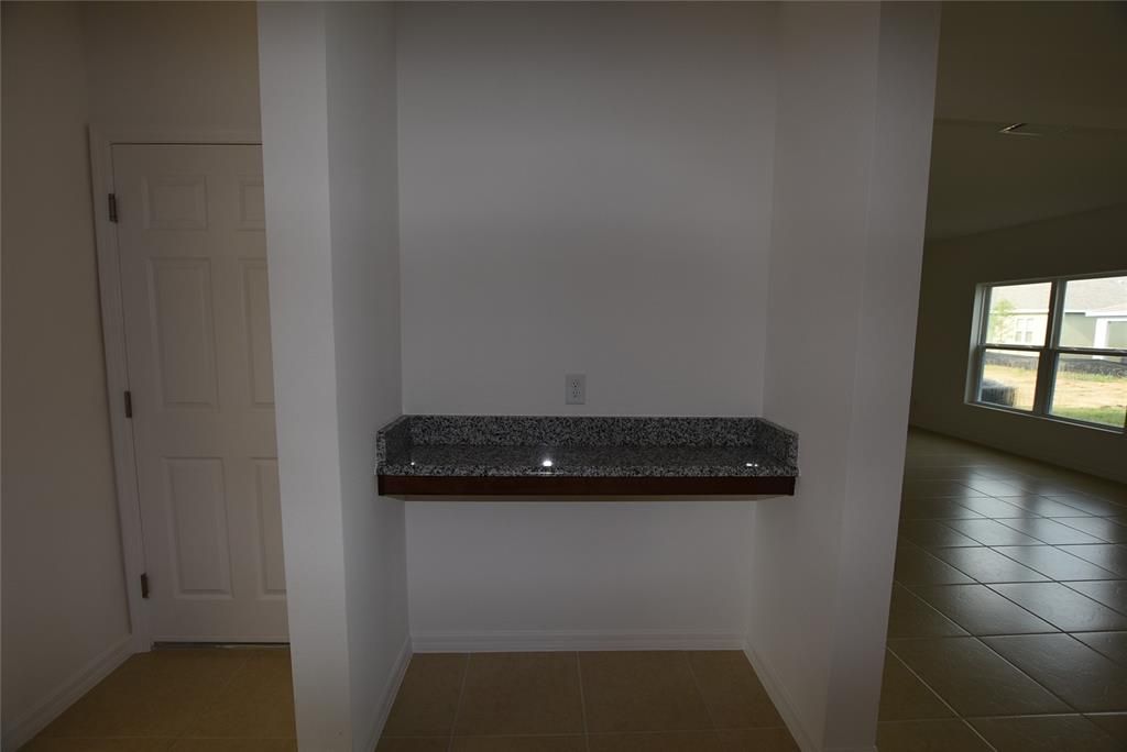 For Rent: $2,395 (4 beds, 2 baths, 2571 Square Feet)