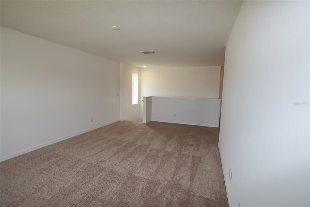 For Rent: $2,395 (4 beds, 2 baths, 2571 Square Feet)