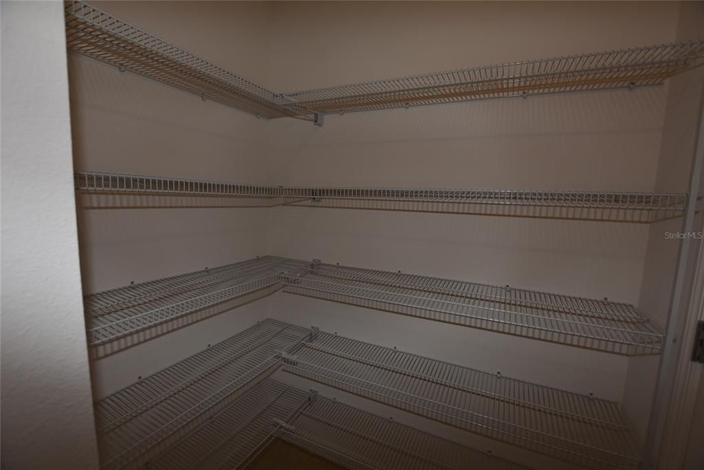 For Rent: $2,395 (4 beds, 2 baths, 2571 Square Feet)