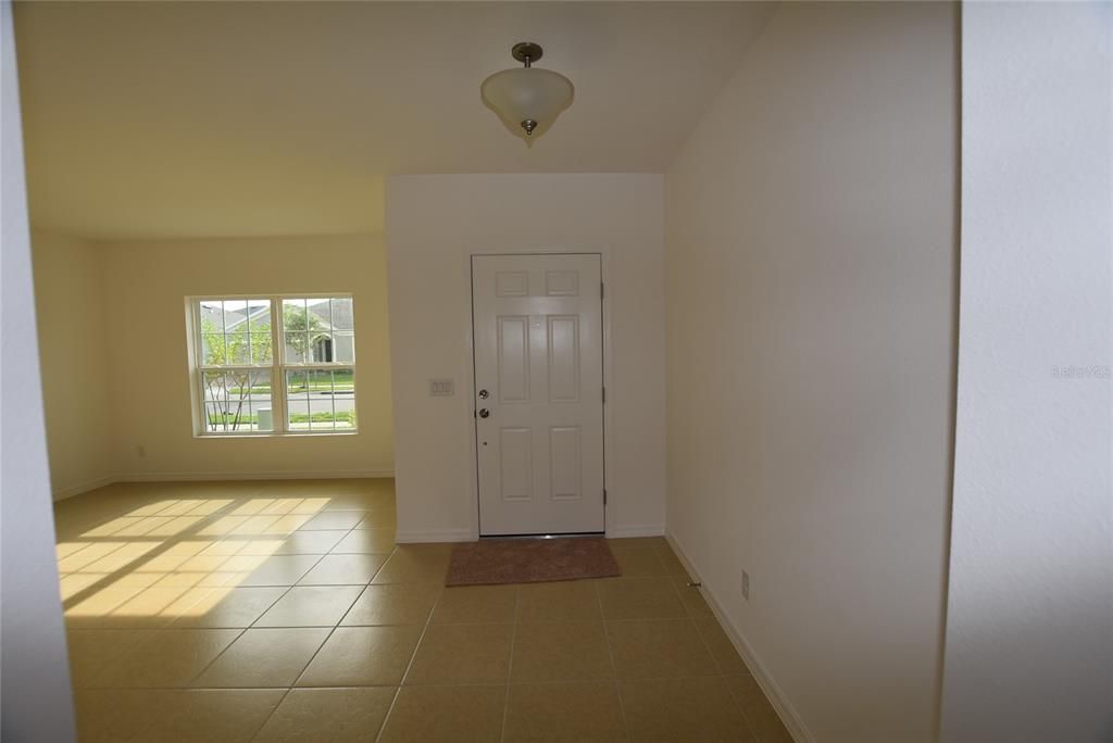 For Rent: $2,395 (4 beds, 2 baths, 2571 Square Feet)