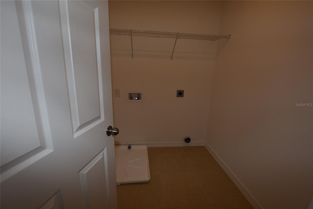 For Rent: $2,395 (4 beds, 2 baths, 2571 Square Feet)