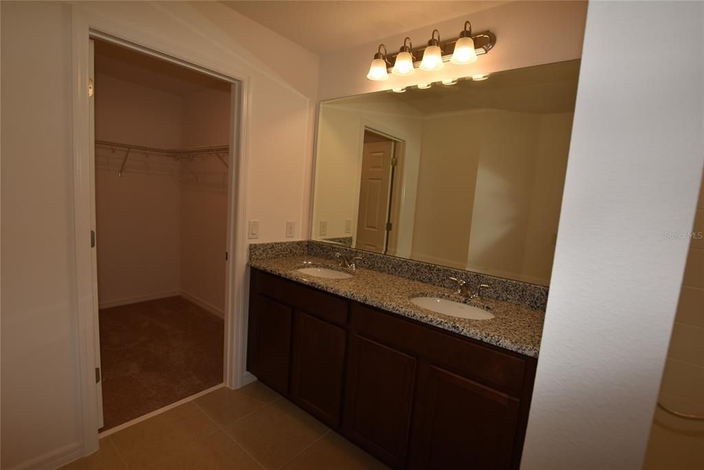 For Rent: $2,395 (4 beds, 2 baths, 2571 Square Feet)