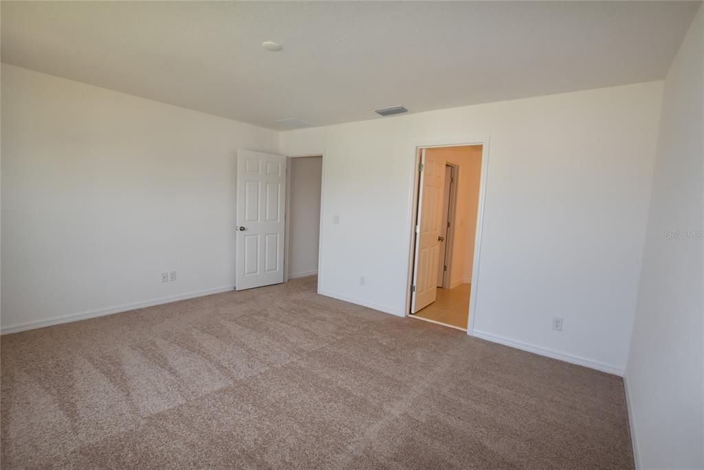 For Rent: $2,395 (4 beds, 2 baths, 2571 Square Feet)