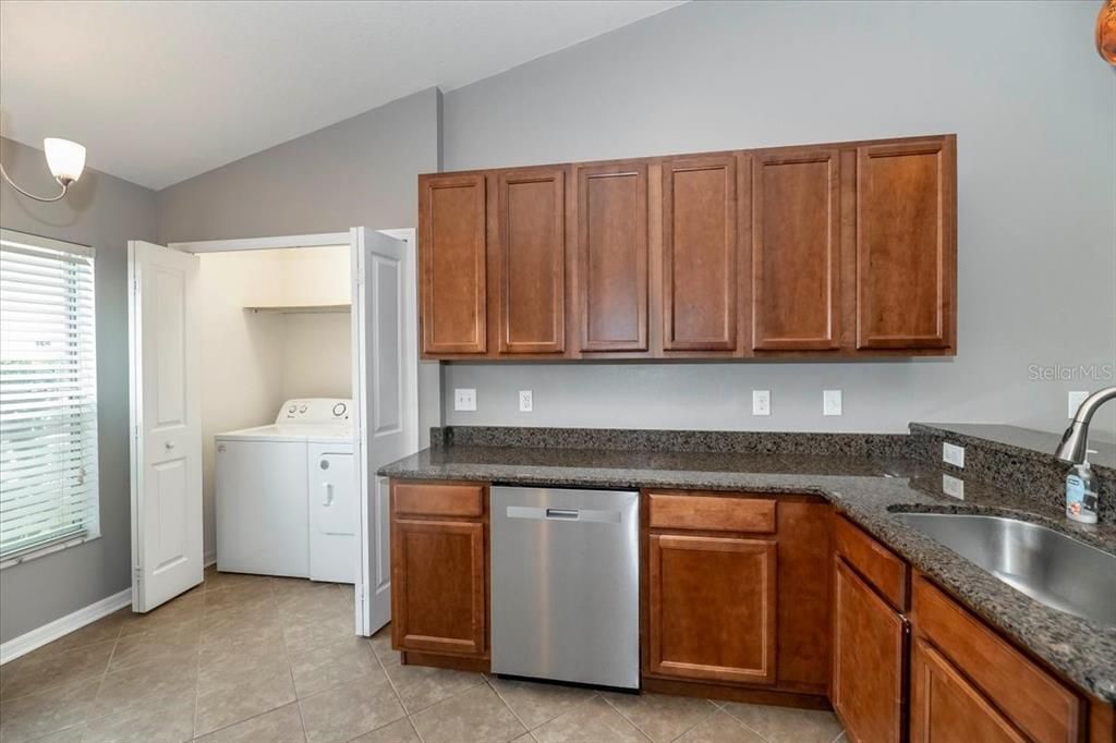 For Sale: $340,000 (3 beds, 2 baths, 1401 Square Feet)