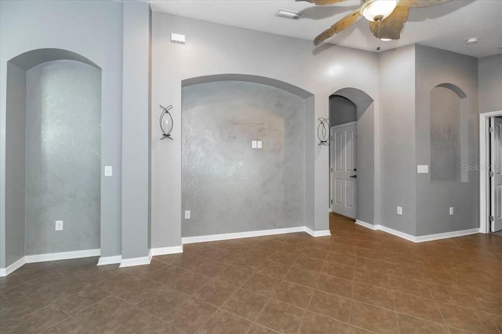 For Sale: $340,000 (3 beds, 2 baths, 1401 Square Feet)