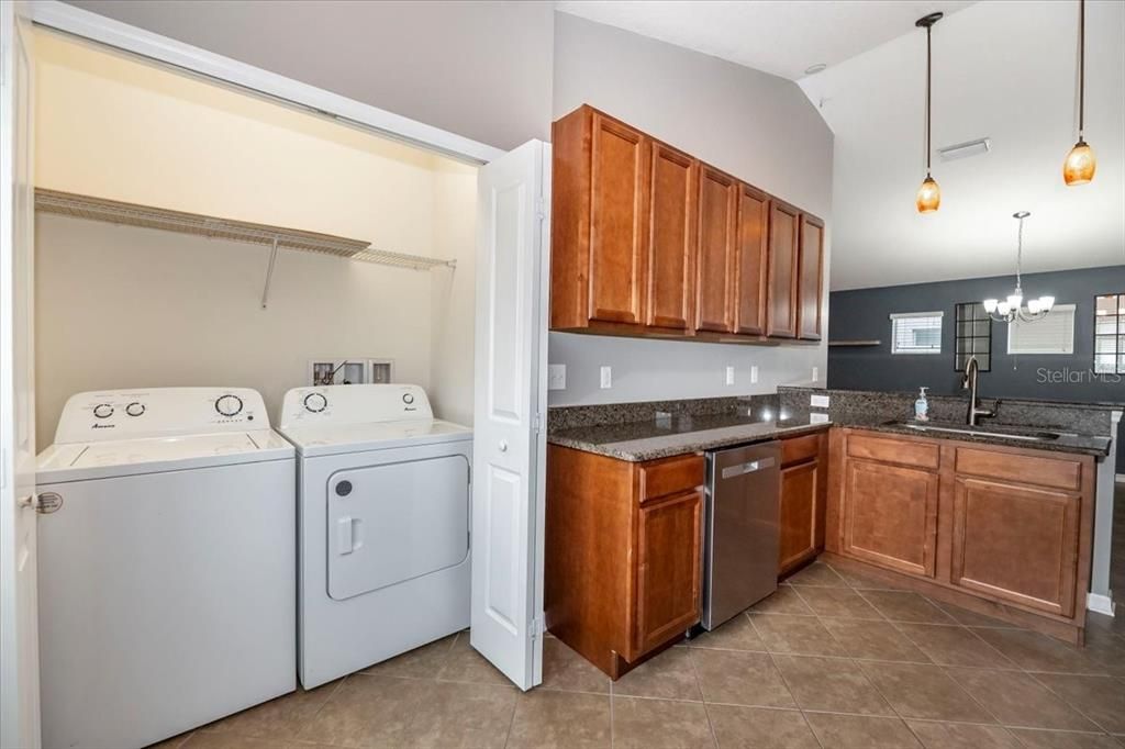 For Sale: $340,000 (3 beds, 2 baths, 1401 Square Feet)