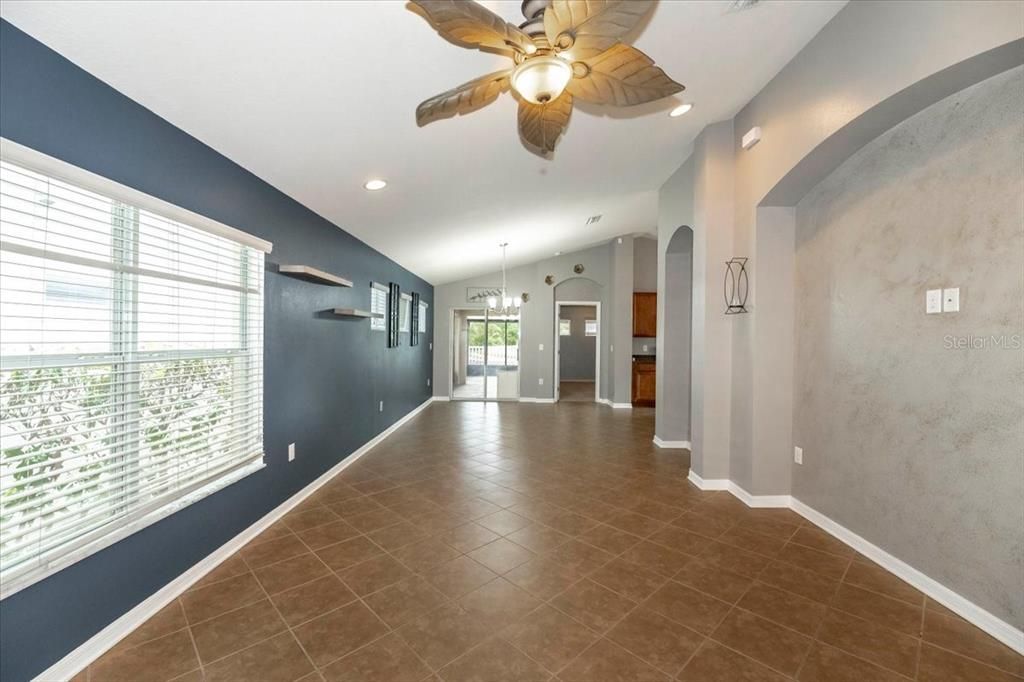 For Sale: $340,000 (3 beds, 2 baths, 1401 Square Feet)