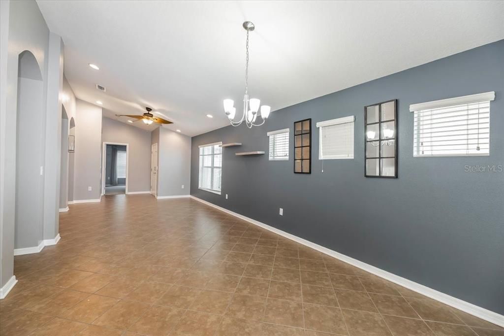 For Sale: $340,000 (3 beds, 2 baths, 1401 Square Feet)