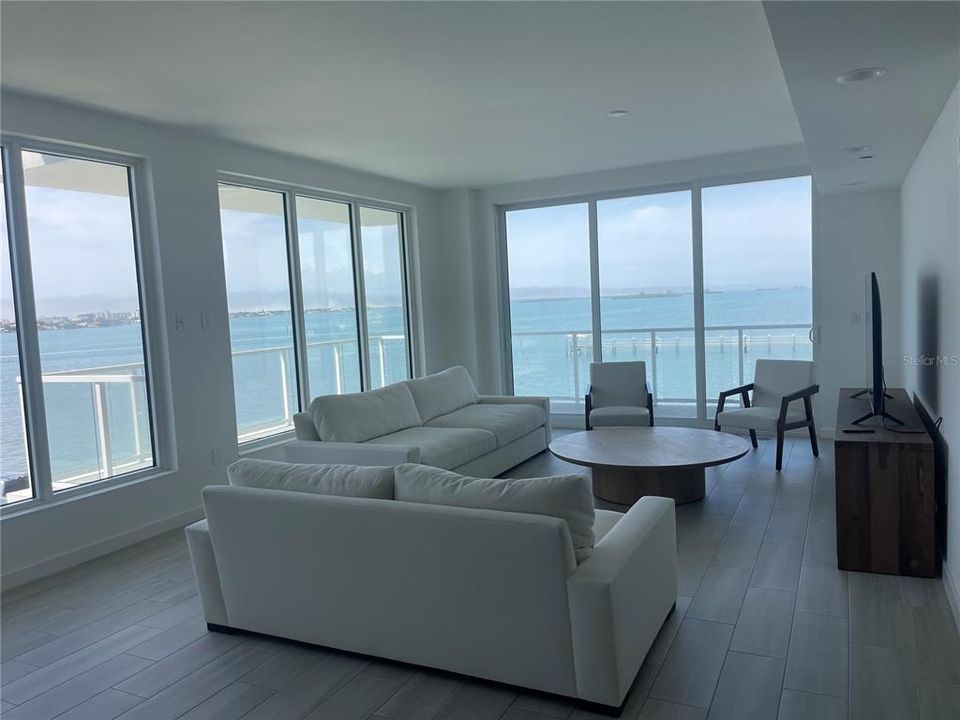 出租: $10,500 (3 贝兹, 2 浴室, 2555 平方英尺)