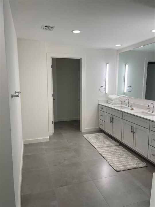 出租: $10,500 (3 贝兹, 2 浴室, 2555 平方英尺)