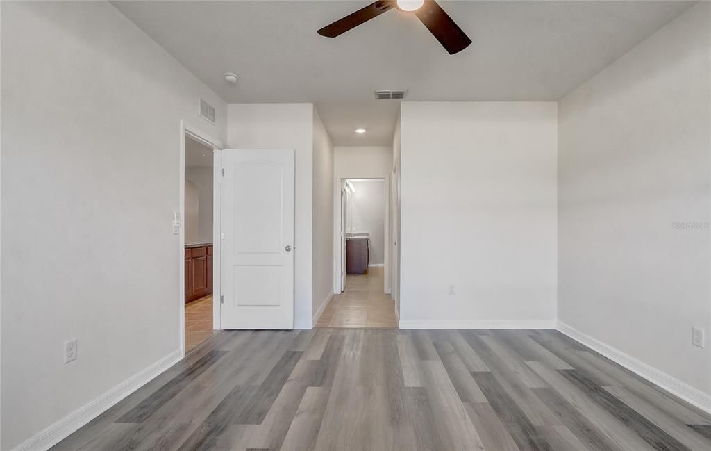 For Sale: $275,000 (3 beds, 2 baths, 1718 Square Feet)