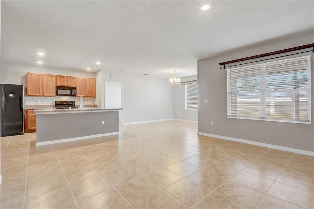 For Sale: $275,000 (3 beds, 2 baths, 1718 Square Feet)