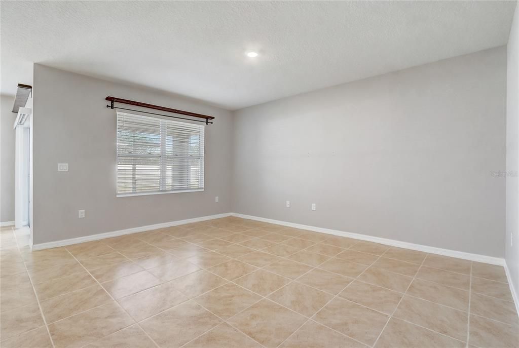 For Sale: $275,000 (3 beds, 2 baths, 1718 Square Feet)