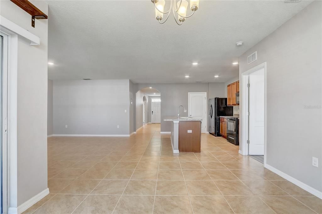 For Sale: $275,000 (3 beds, 2 baths, 1718 Square Feet)