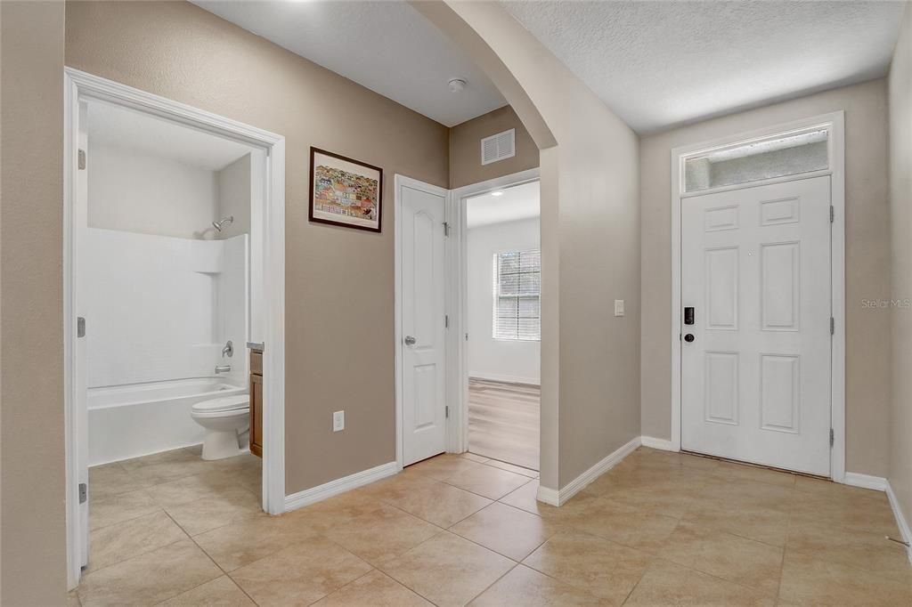 For Sale: $275,000 (3 beds, 2 baths, 1718 Square Feet)