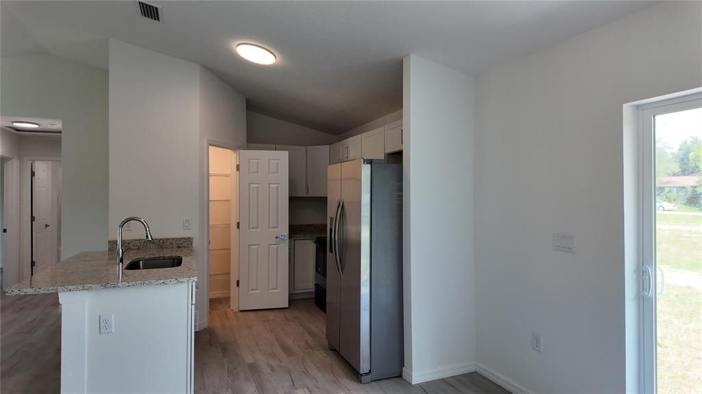 Под контрактом: $220,000 (3 спален, 2 ванн, 1173 Квадратных фут)