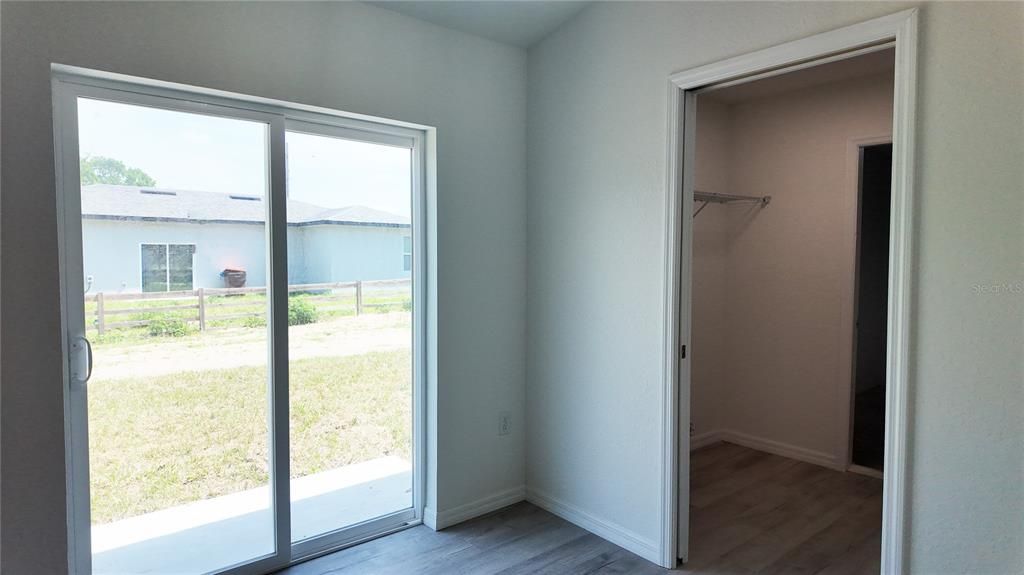 Под контрактом: $220,000 (3 спален, 2 ванн, 1173 Квадратных фут)