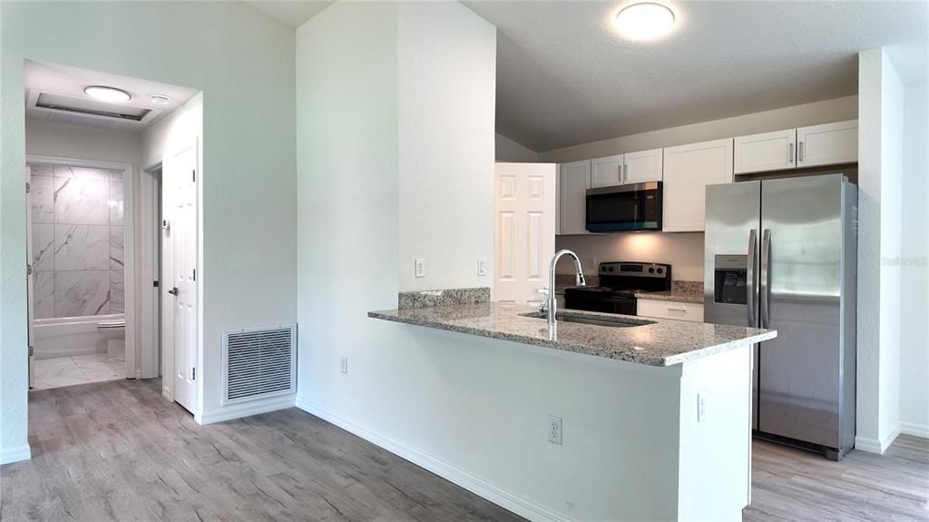 Под контрактом: $220,000 (3 спален, 2 ванн, 1173 Квадратных фут)