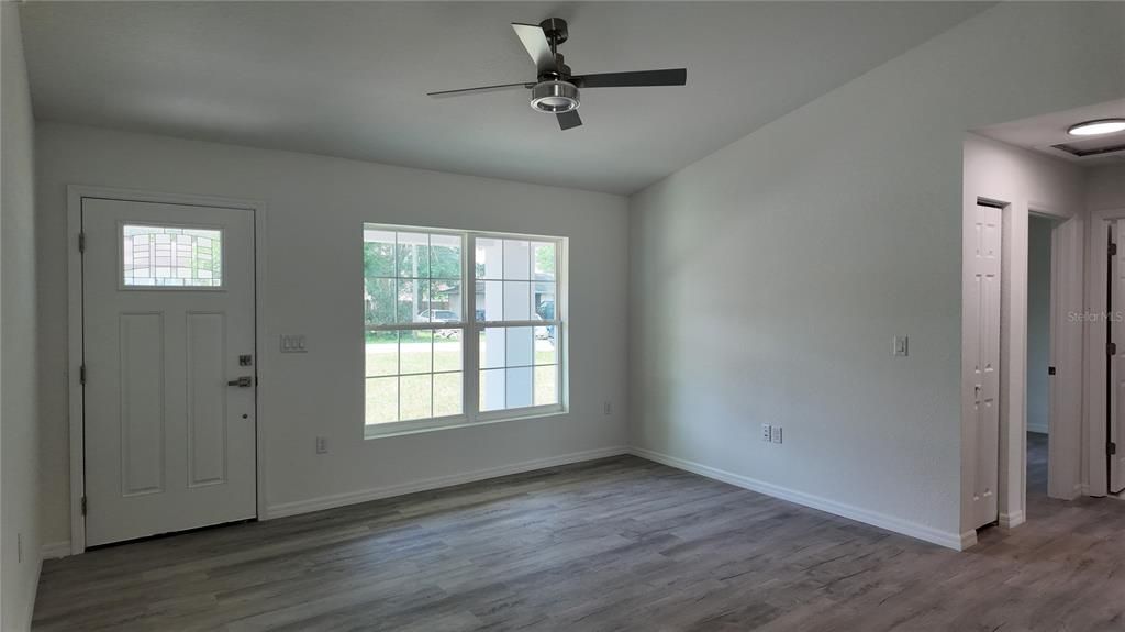 Под контрактом: $220,000 (3 спален, 2 ванн, 1173 Квадратных фут)