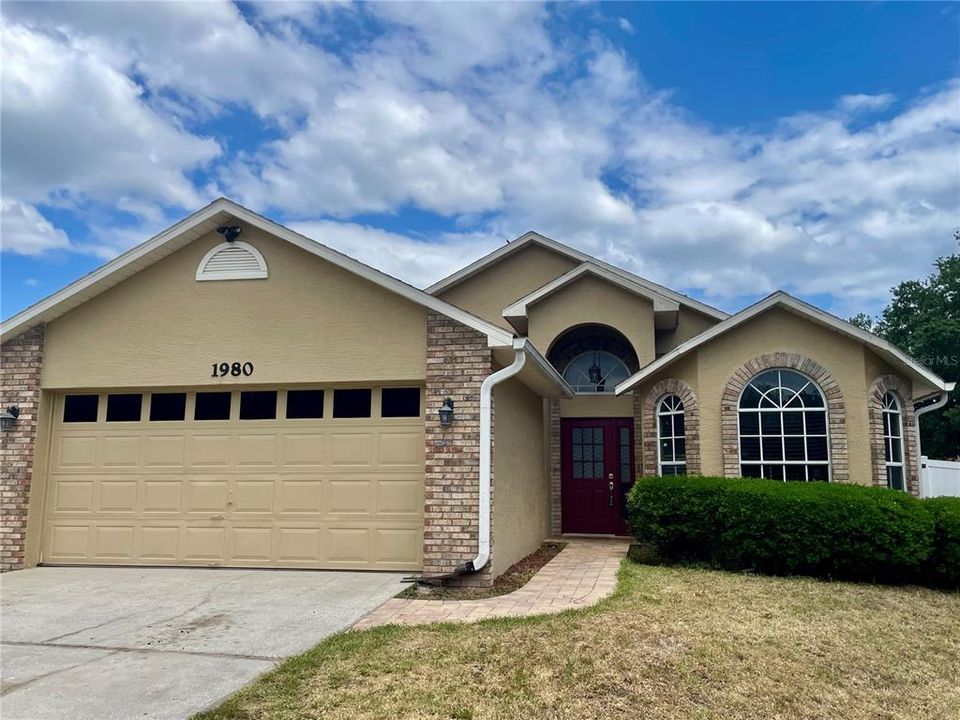 最近售出: $429,000 (3 贝兹, 2 浴室, 1455 平方英尺)